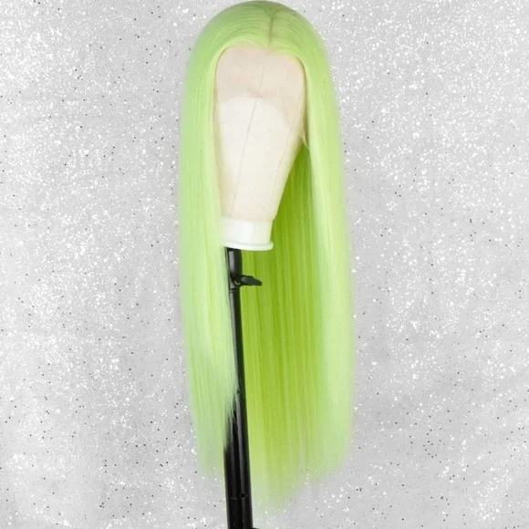 - 22 green straight lace front wig *NEW*